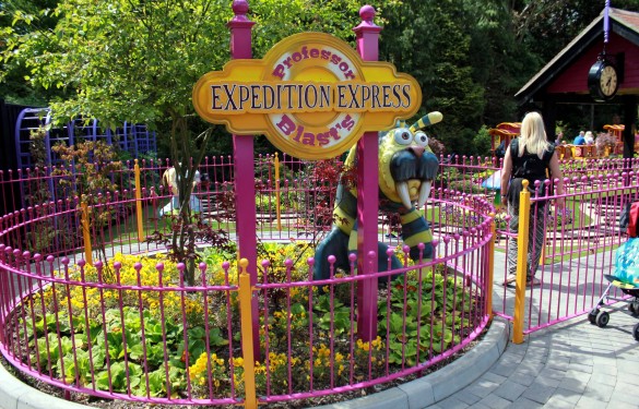 paultons exhibition express sign - 3d sign - paultons park- the grain - Theme Park Signage