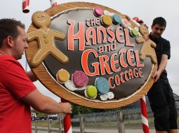 Longleat Safari Park - Hansel and Gretel Cottage - 3D sign - The Grain - Theme Park Signage