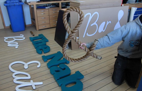 Nab Bar Wetherspoons - Rope Ampersand